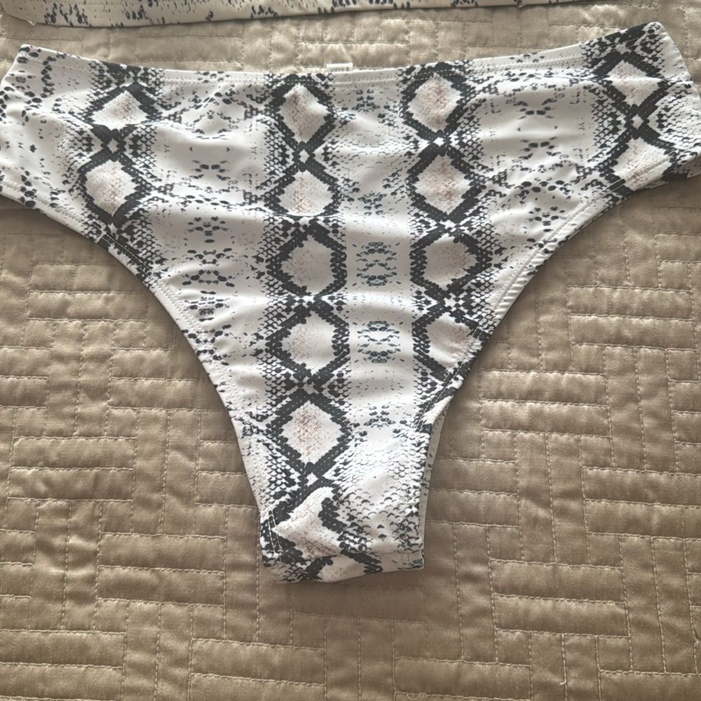 Snakeskin Print Women's Intimate Set - Picture 3 of 3